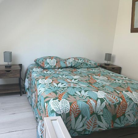 Pas Loin Des Plage Du Debarquement Creully sur Seulles Екстериор снимка